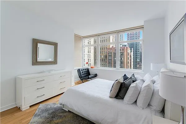 Sold by (Legacy) Elegran | media 1