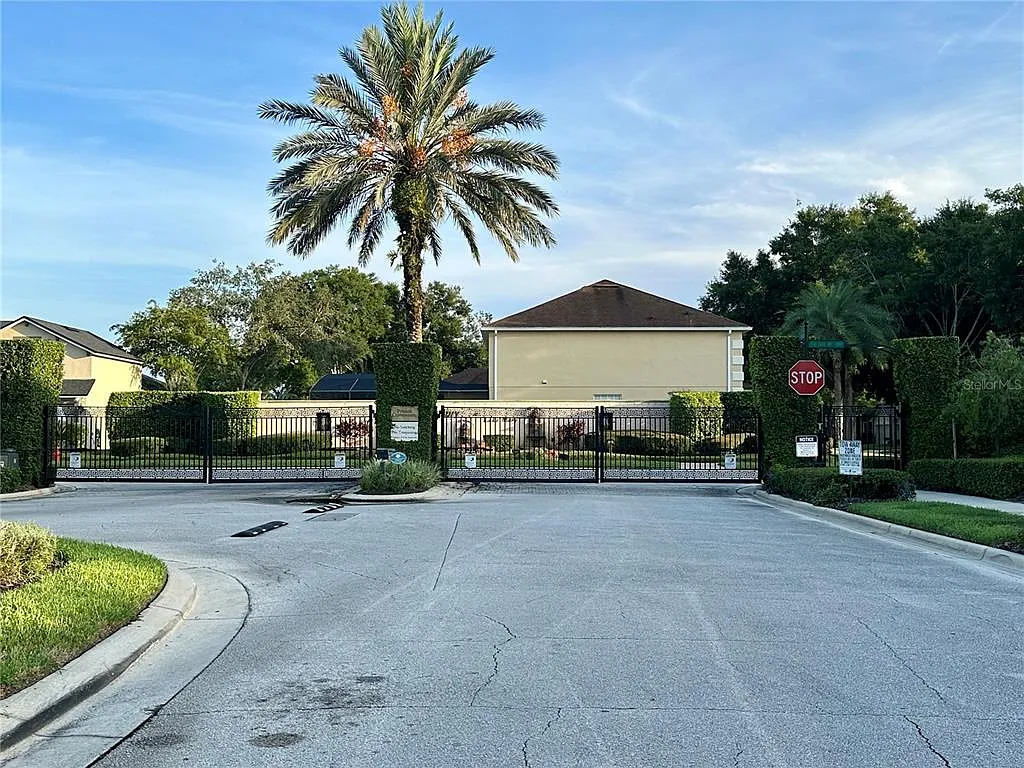 3 bed, 2.0 bath, 1981 sqft, $3,500 — Photo 2