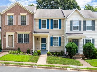6886 Chasewood Cir, Centreville, VA 20121