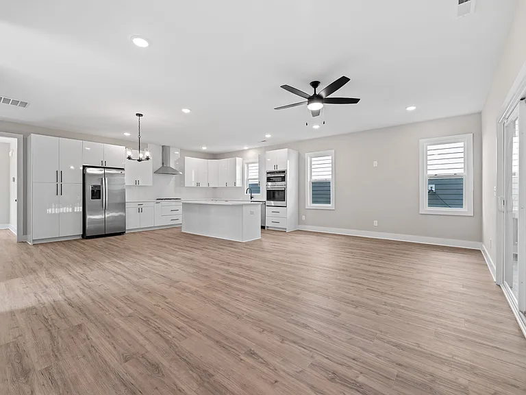 215 Summer Breeze Dr — Photo 10