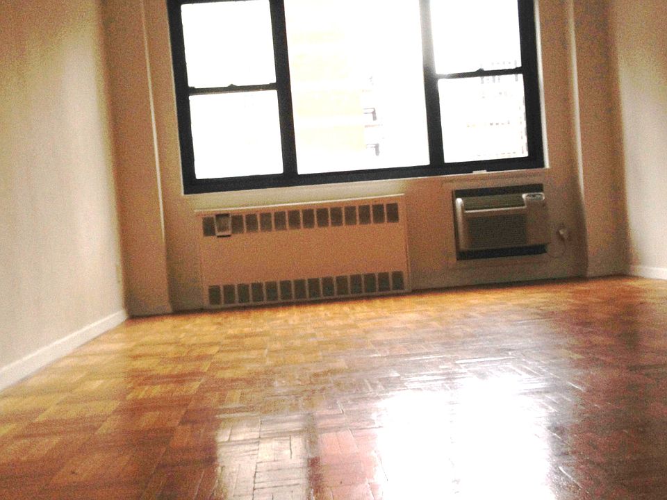 1st image of 270 E 39th St