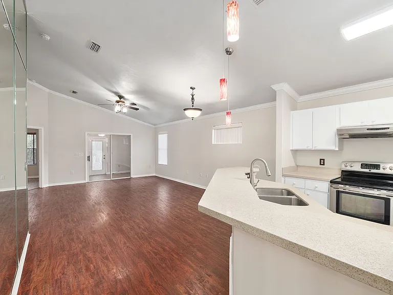 2114 NW 52nd Pl — Photo 7