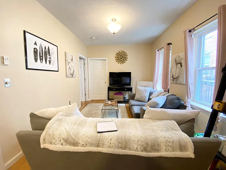38 Charter St #4 — Photo 7