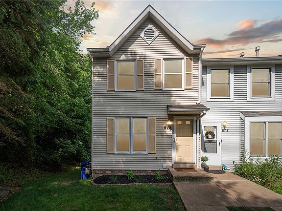 3rd image of 815 Elm Ct