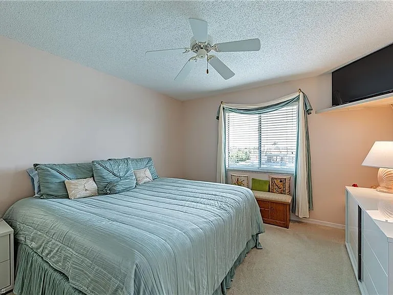 10684 Gulf Shore Dr #B-305 — Photo 6