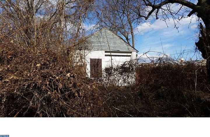 2nd image of 208 Phillips Ave