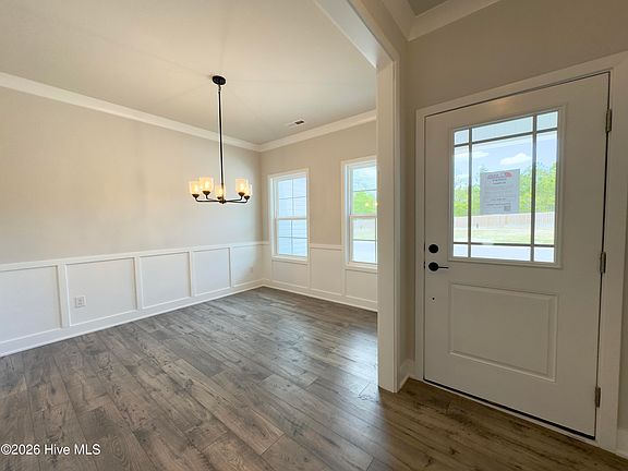 5th image of 545 Timbercrest Circle SE