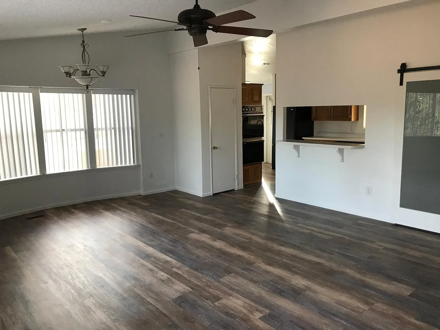 103 N Overland Cir — Photo 2