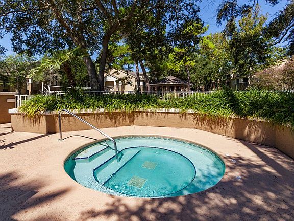 5th image of 17 Arbor Club Dr