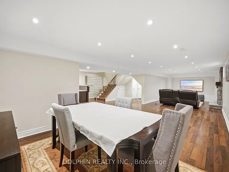 1090 Vanier Dr — Photo 33