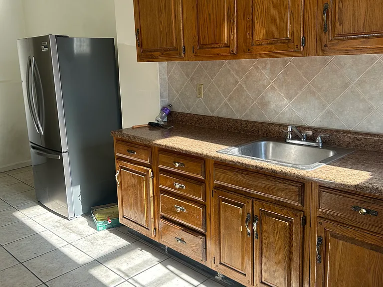 160 W Sandford Blvd #1R — Photo 2