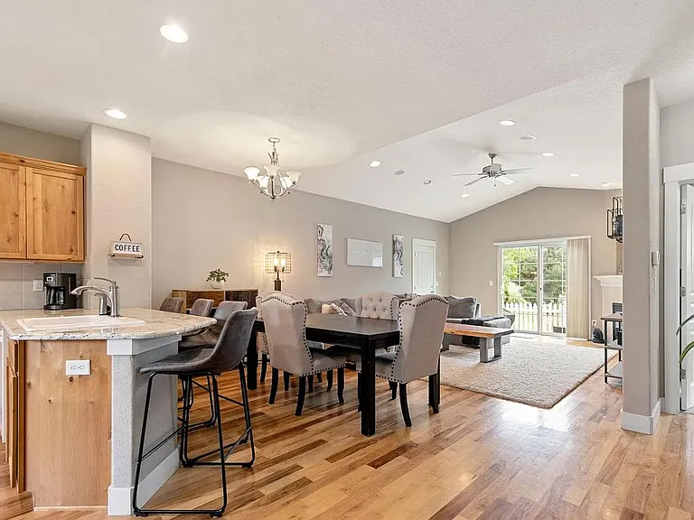 1162 Village Cir — Photo 23