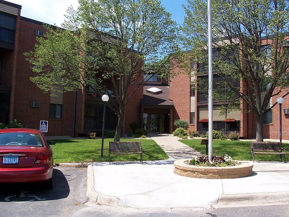 1st image of 1800 Riverwood Dr APT 109