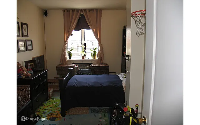 Rented by Douglas Elliman | media 14