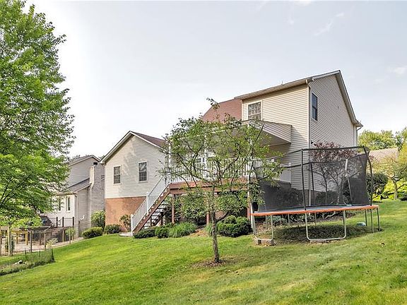 3rd image of 228 Apple Hill Dr