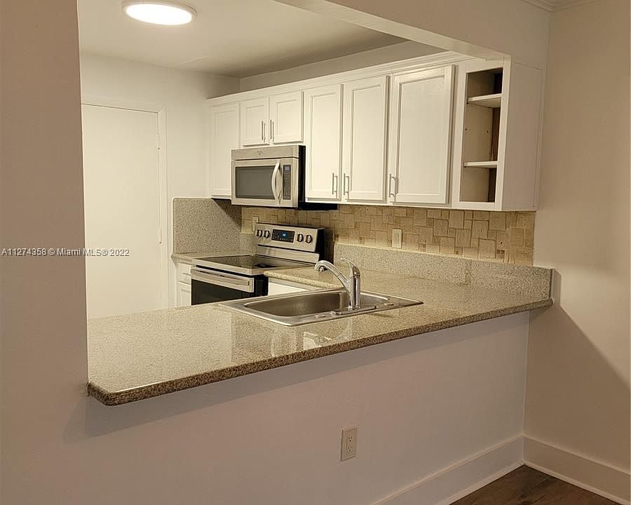 1st image of 1351 NE 191st St #106