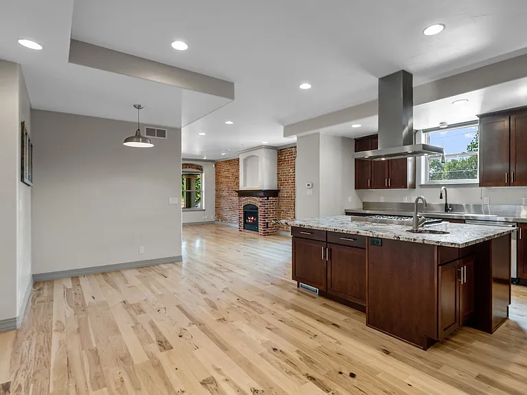 1275 S Clayton St — Photo 12