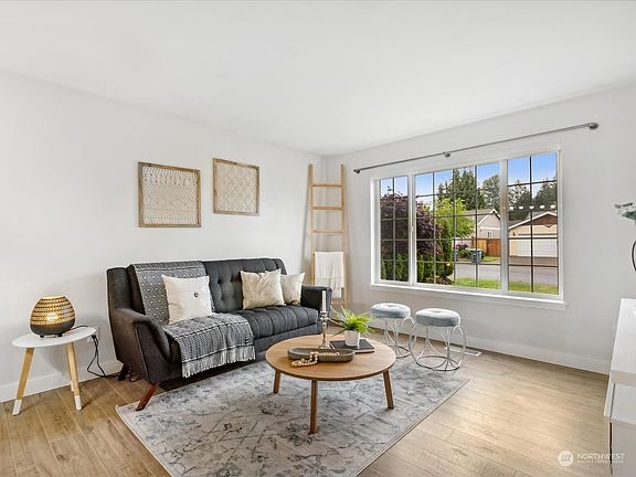 3rd image of 16828 128th Avenue E