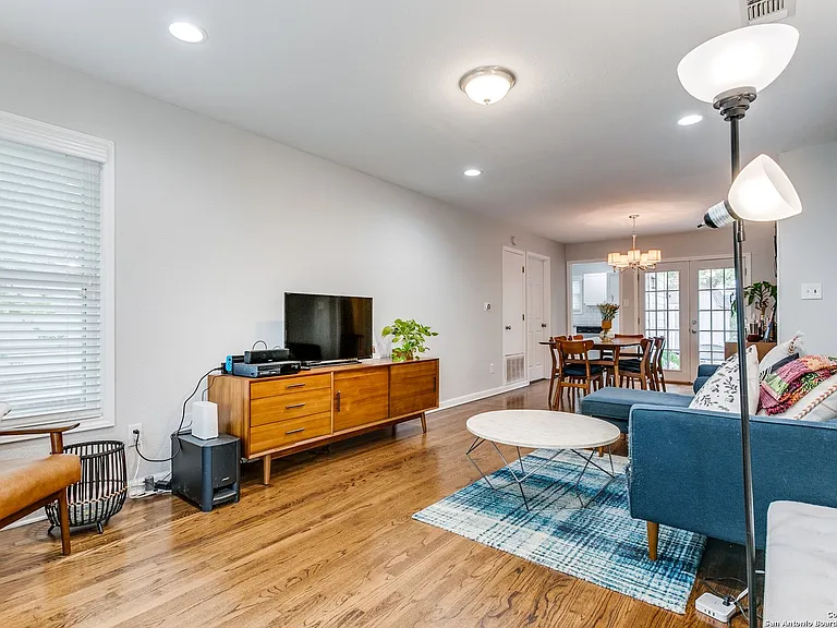 323 Byrnes Dr — Photo 3