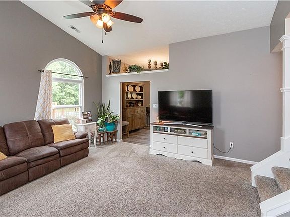 3rd image of 6115 Carrie Pl