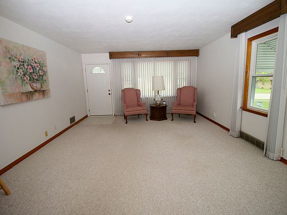 3rd image of 1153 W Marion St