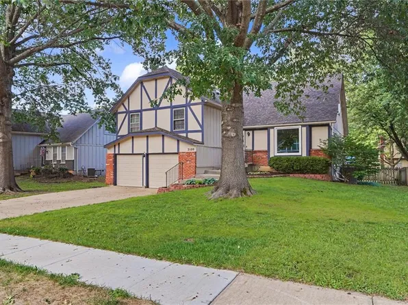 2100 E Sleepy Hollow Dr, Olathe, KS 66062