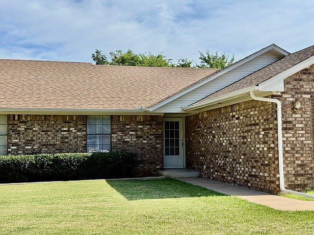 1st image of 2411 Woodleaf Ct