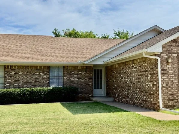 2411 Woodleaf Ct, Ardmore, OK 73401