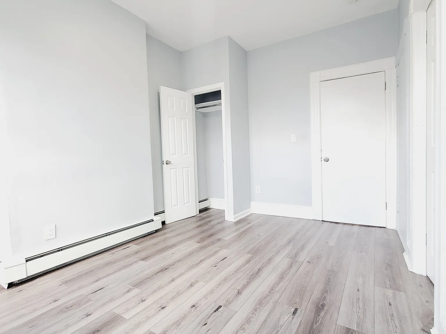 3 bed, 1000 sqft, $2,350 — Photo 3