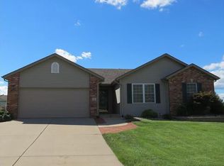 9 Hollowood Ct, Troy, IL 62294
