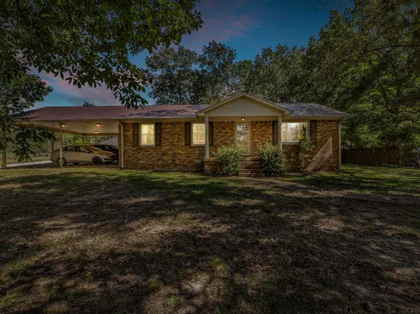 2210 Vineyard Field Dr, Centerville, TN 37033