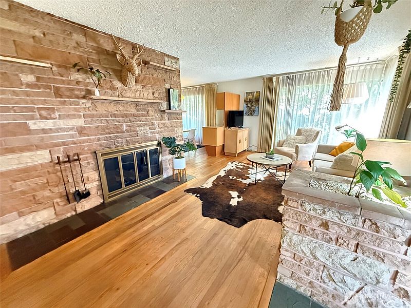 4th image of 7767 Beacon Avenue S