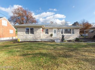 7913 Bluebonnet Rd, Louisville, KY 40258