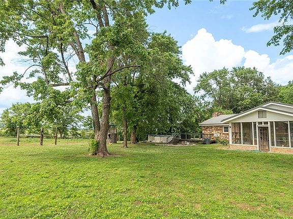 4th image of 289 Corn Ln