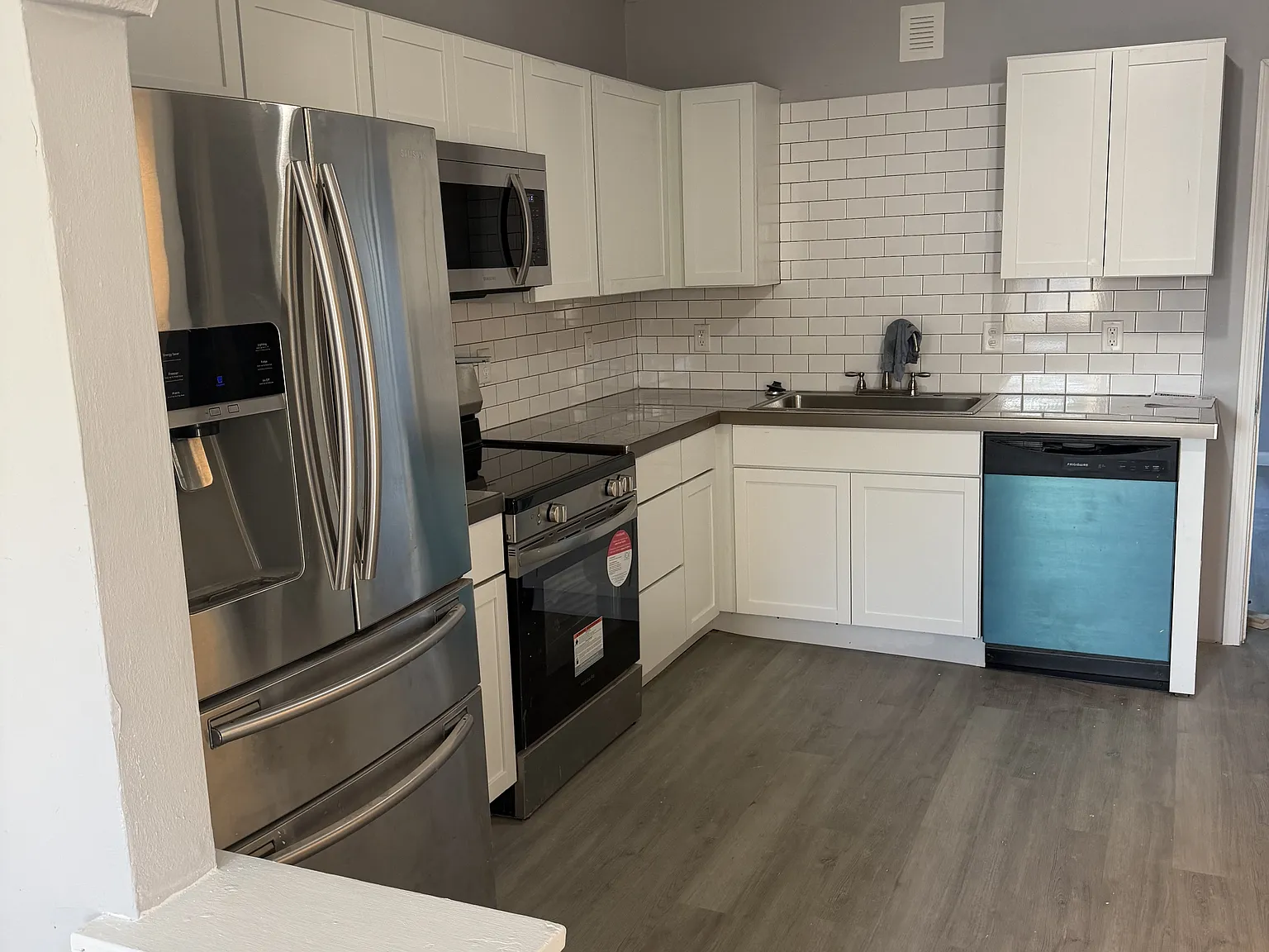 4704 Greer Avenue - 2 — Photo 3