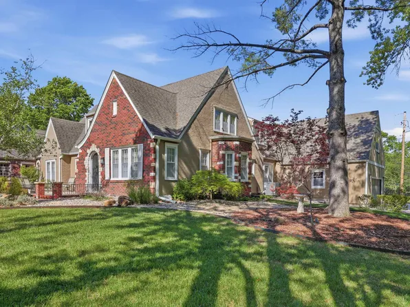 1303 SW Pembroke Ln, Topeka, KS 66604