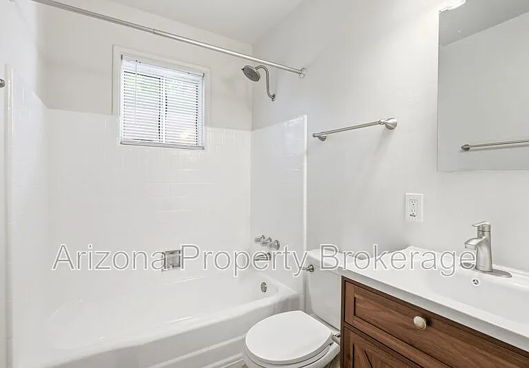 450 W 6th St #A — Photo 13