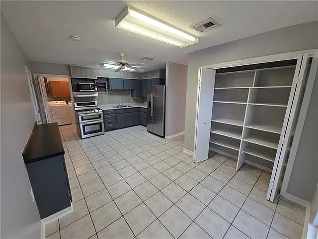 3 bed, 2.0 bath, 1460 sqft, $1,850 — Photo 3