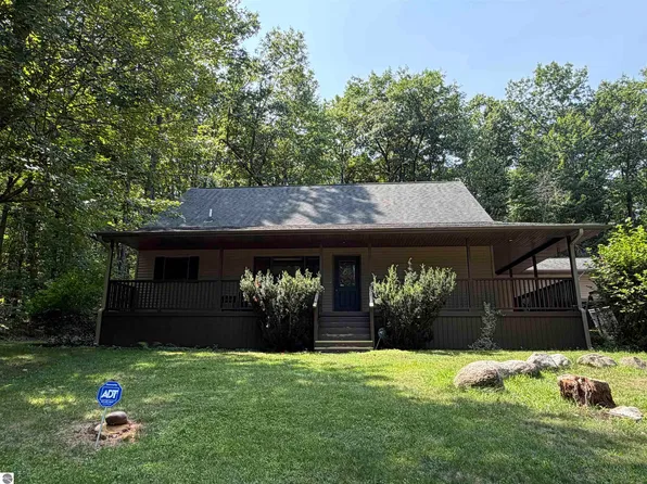 722 Bungo Lake Rd, Harrison, MI 48625