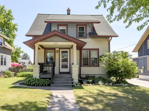 217 Harrison AVENUE, Waukesha, WI 53186