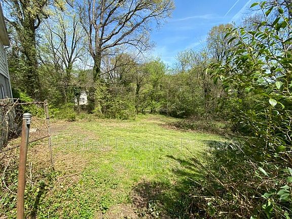 3rd image of 3635 Hemlock Dr