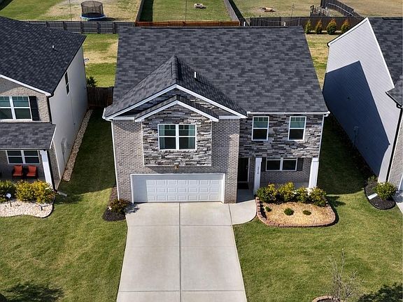 2nd image of 2238 Redfern Rd