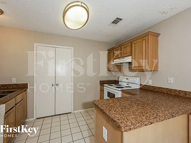 606 Plainview Dr — Photo 8