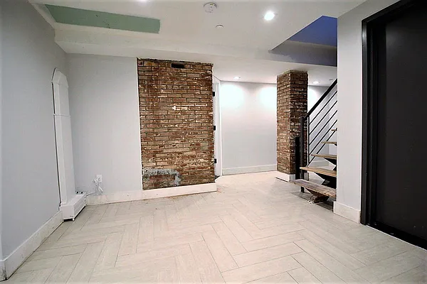 Rented by EXR | media 15