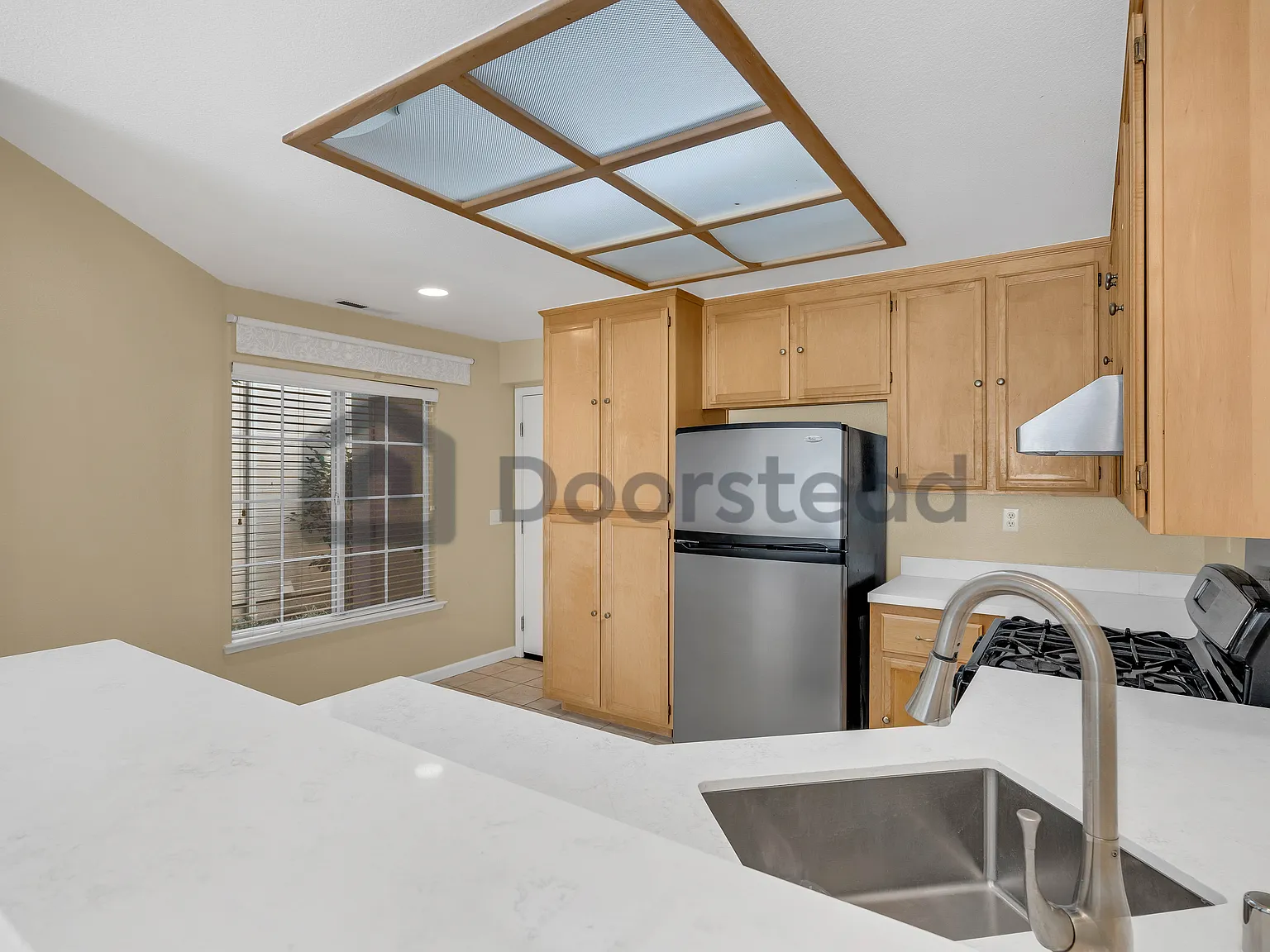 3 bed, 3.0 bath, 1251 sqft, $3,950 — Photo 3