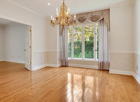 5th image of 217 Evangeline Dr