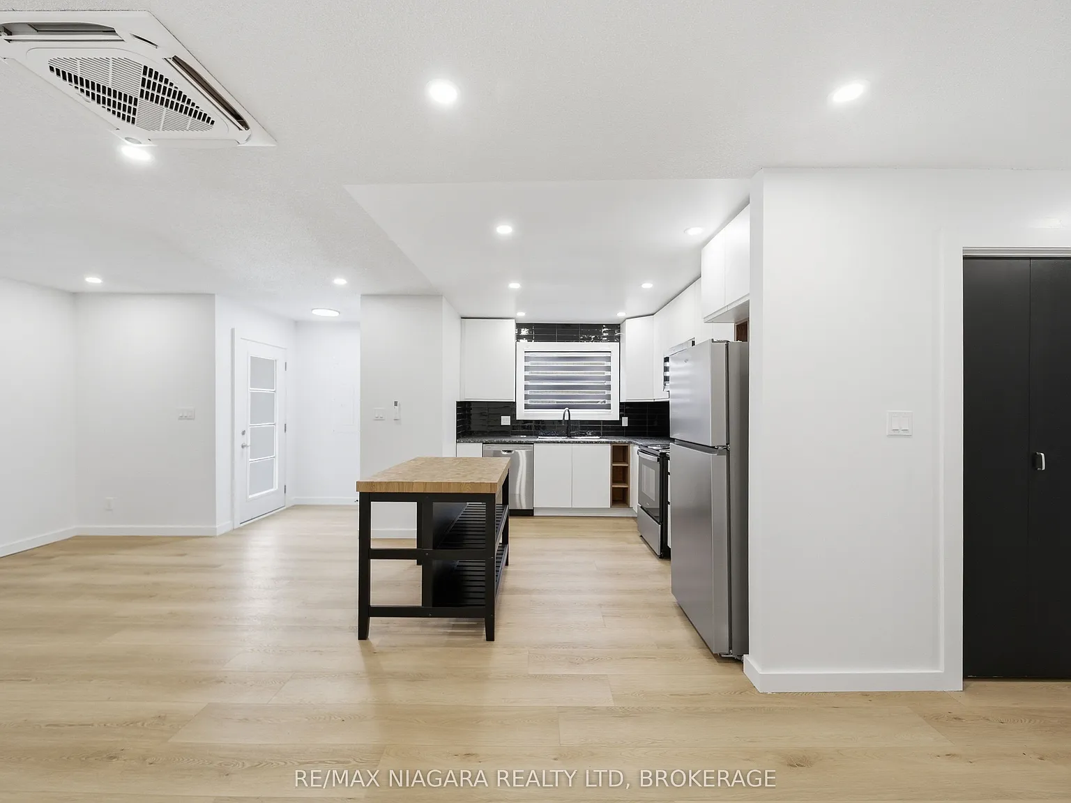 3 bed, $2,295 — Photo 4