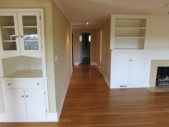 2nd image of 10502 Victory Ln NE