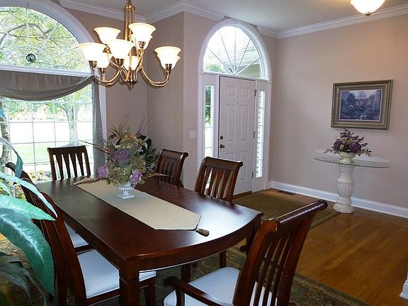 5th image of 155 Willow Bend Ct