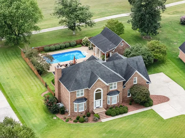 104 Saint Andrews Pl, Tullahoma, TN 37388